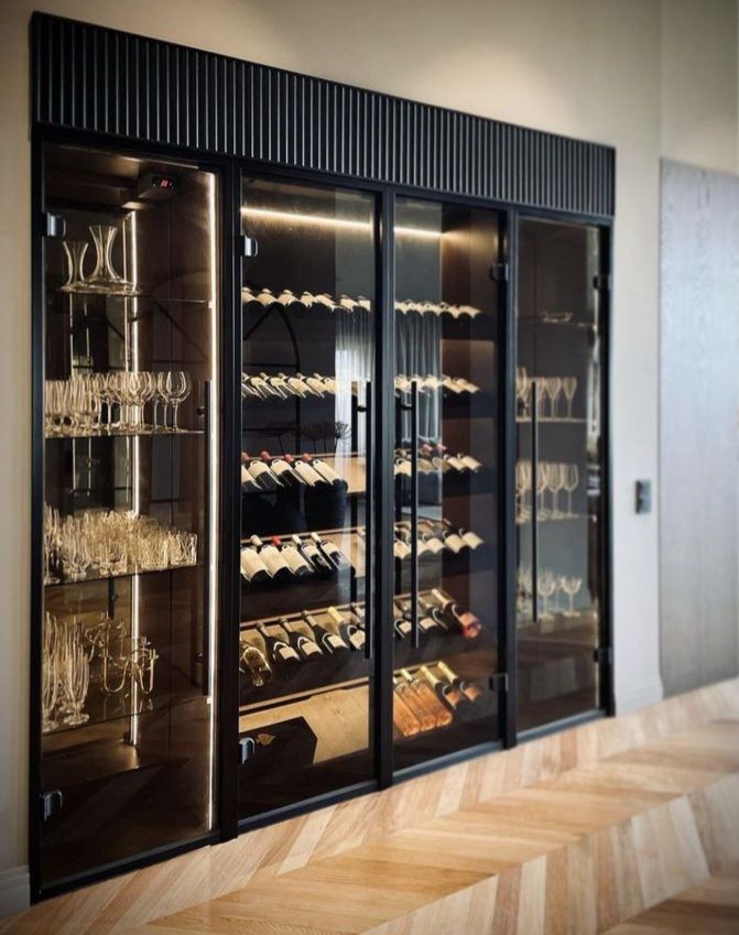 Ambiente Climatizado para adega de vinho na cor preta